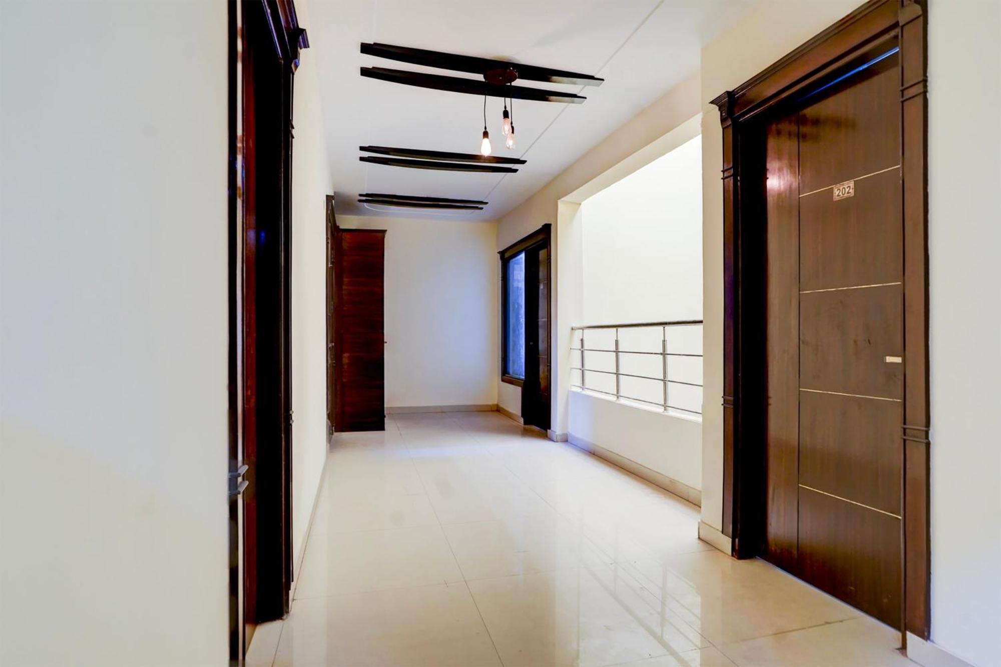 Super Collection O Sector 70 Noida Hotel Bagian luar foto